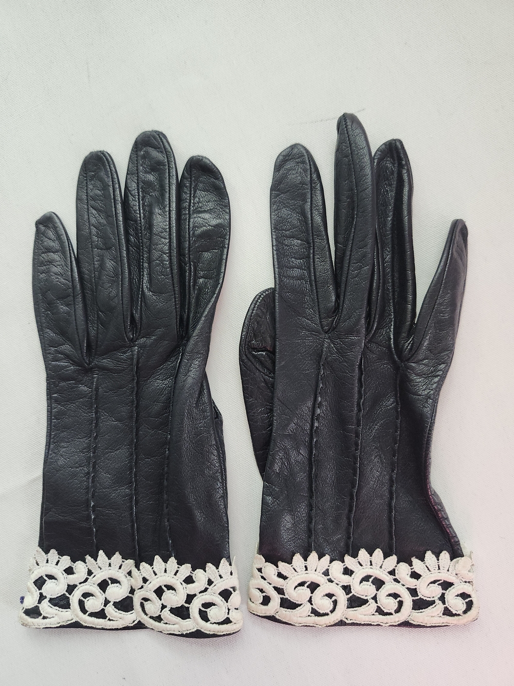 NEW Vintage "Mod" Womens Black Leather Gloves with White Lace Cuffs S 60s Italy